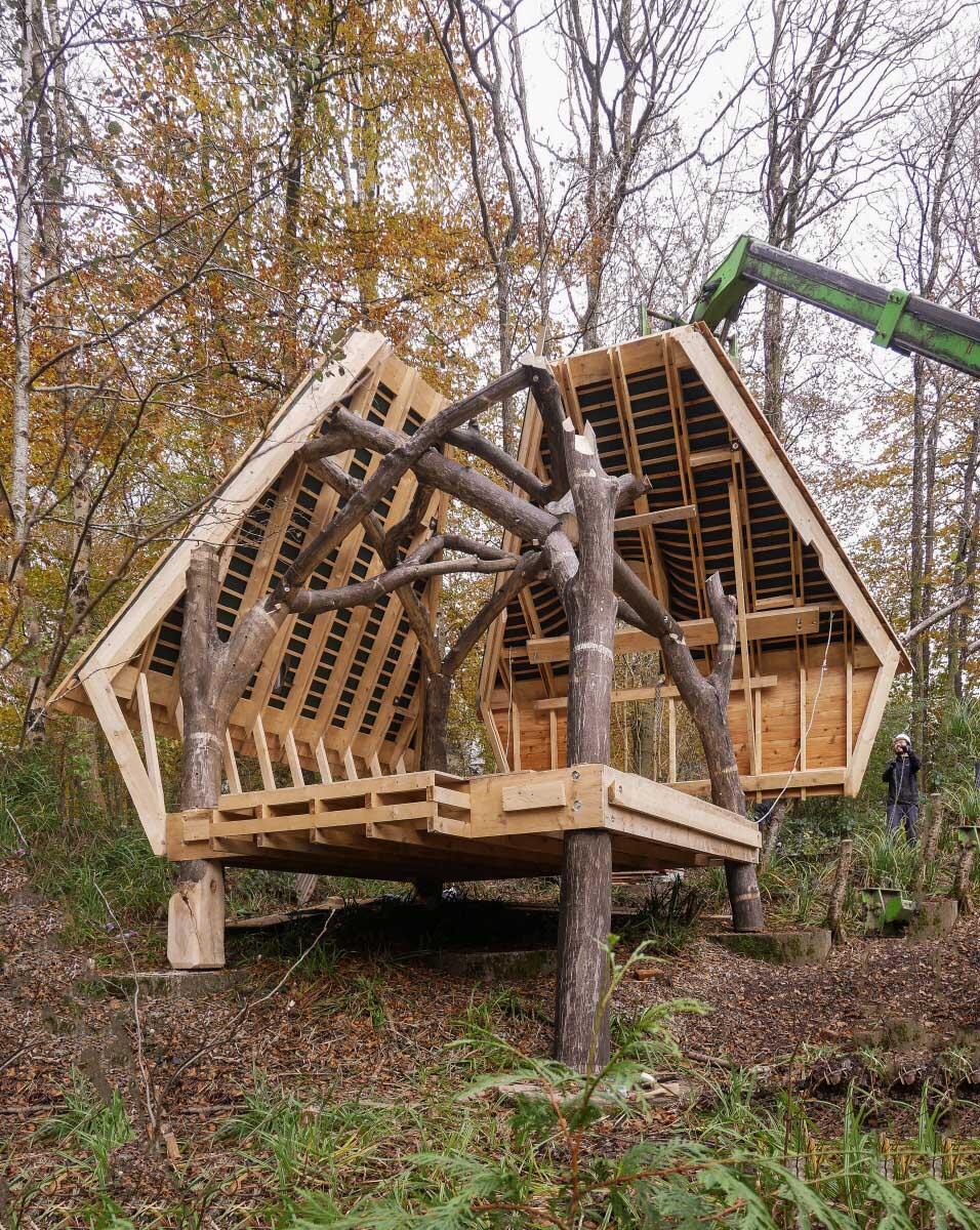 Die Konstruktionen im Hooke Park sind gewöhnungsbedürftig. Die Verwertung von Krummholz könnte aber Schule machen. Bild: Woodland Cabin, © AA, Design + Make Course