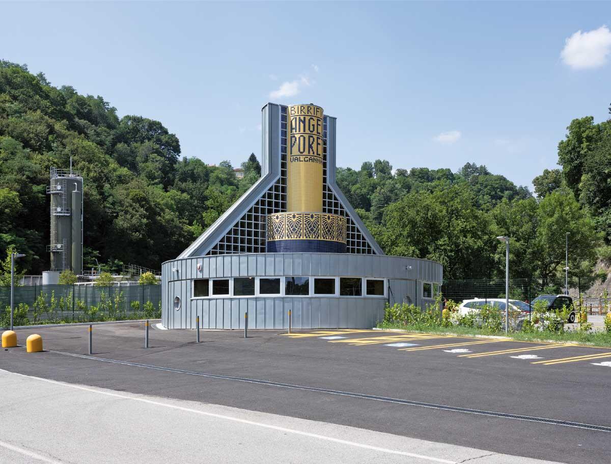 Der Pavillon lädt zur Bierprobe; wie ein anatomisches Modell präsentiert er sich im disparaten städtebaulichen Kontext.
Bild: Stefano Graziani